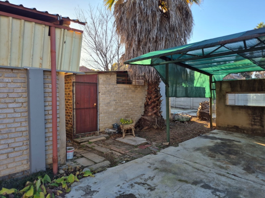 6 Bedroom Property for Sale in Vredefort Free State